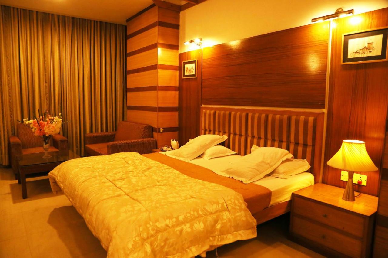 Hotel H26 Chandigarh Ngoại thất bức ảnh