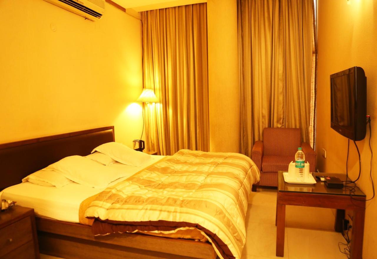 Hotel H26 Chandigarh Ngoại thất bức ảnh