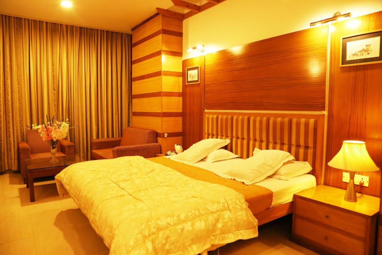 Hotel H26 Chandigarh Ngoại thất bức ảnh